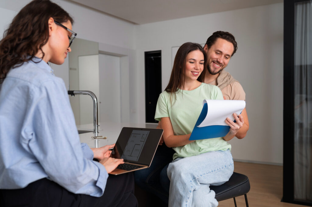¿No tienes el 30% de la cuota inicial? Descubre cómo el Leasing Habitacional no familiar te permite financiar hasta el 80% de tu vivienda en Colombia, con excelentes beneficios tributarios.